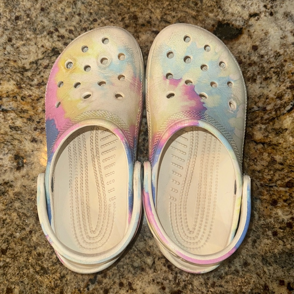 Crocs Tie Dye Size J5 (Big kids)